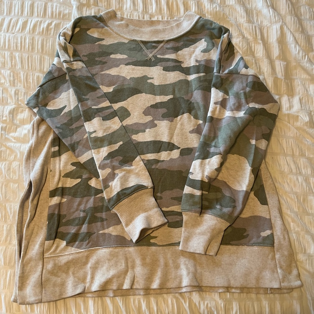 Aerie Camo Oversized Crewneck (size Medium)